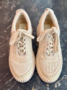 Dolce Vita Dolen Sneakers – Size 9.5 – Beige Woven Platform – EUC
